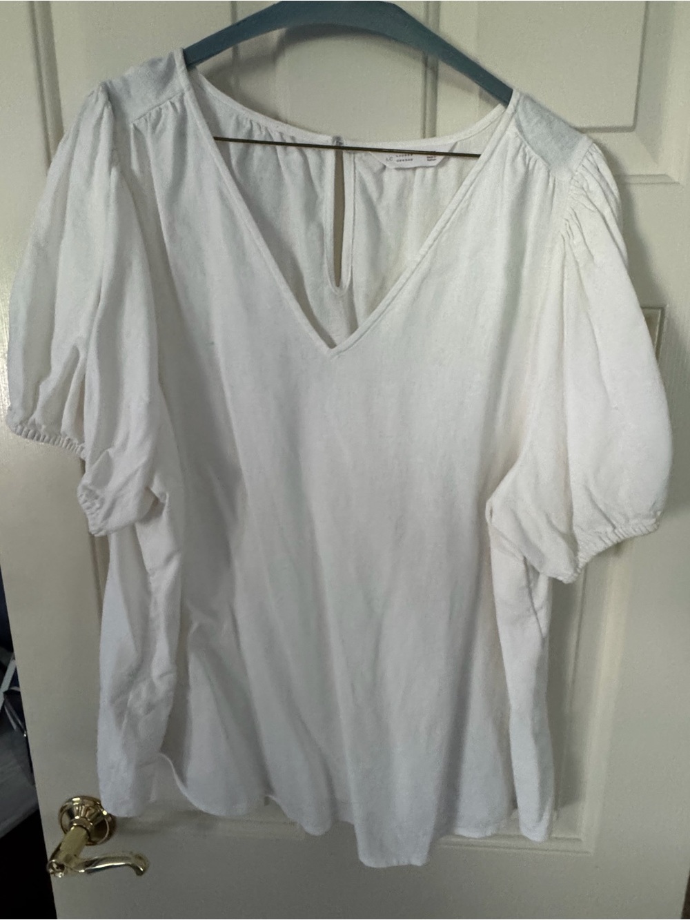 LC Lauren Conrad White V-Neck Puff Sleeve Blouse